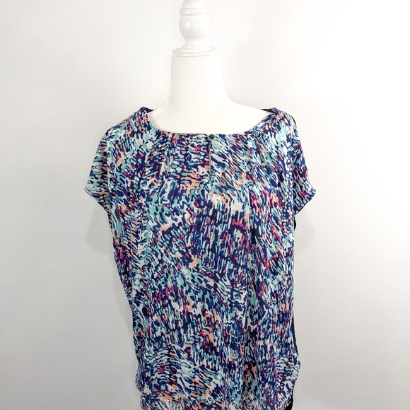 Sejour Abstract Capped Sleeve Blouse with Pleated Keyhole Neckline 2X - Picture 8 of 10